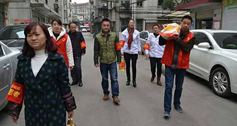 温暖帮扶情系社区 爱心奉献回馈社会