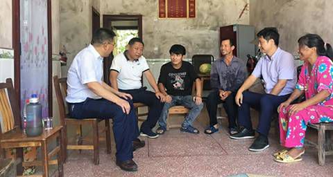 爱心企业家情系寒门学子